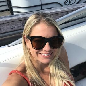 Meet your Posher, Carla